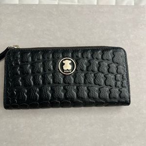 Very elegant Tous embossed leather wallet.